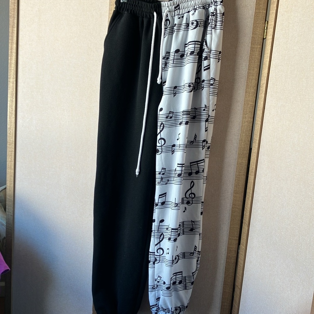 FINAL MARKDOWN SHEIN Monochrome Music Note joggers medium
